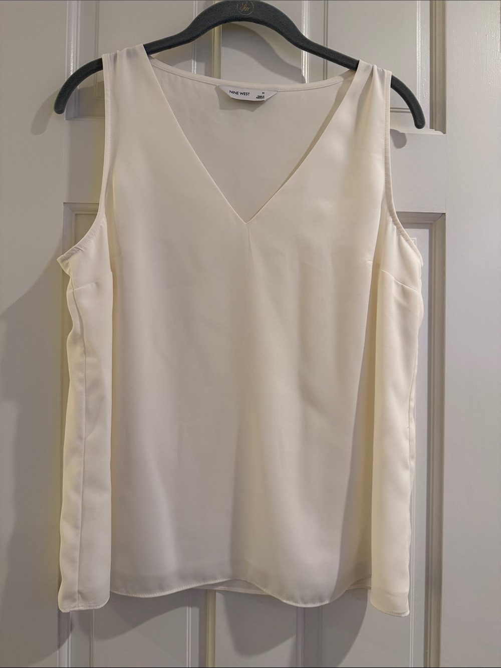 Nine West Ivory V-Neck Sleeveless Camisole